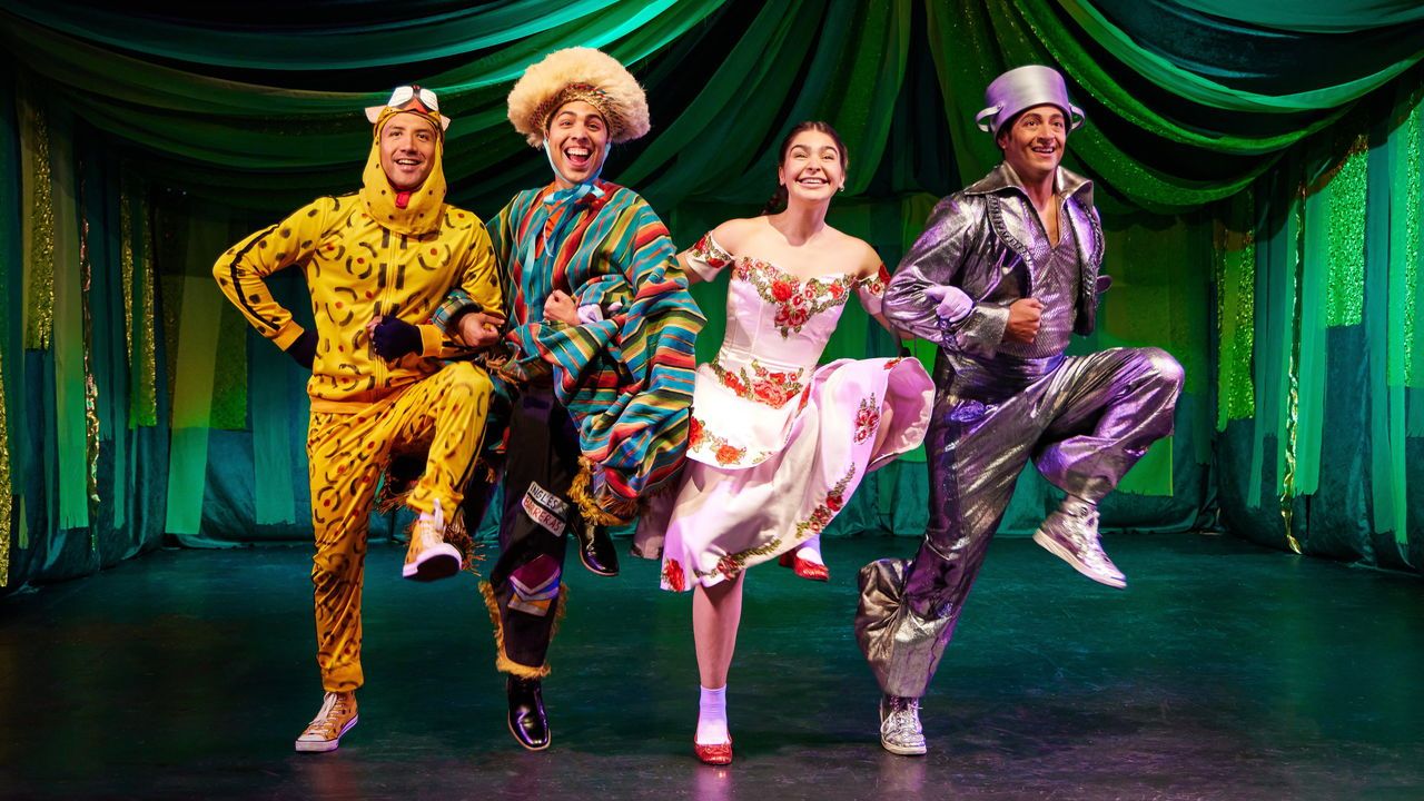 Actors Rafa Reyes, Gerardo Esparza, Mayelah Barrera, Juan Danner perform in El Otro Oz.