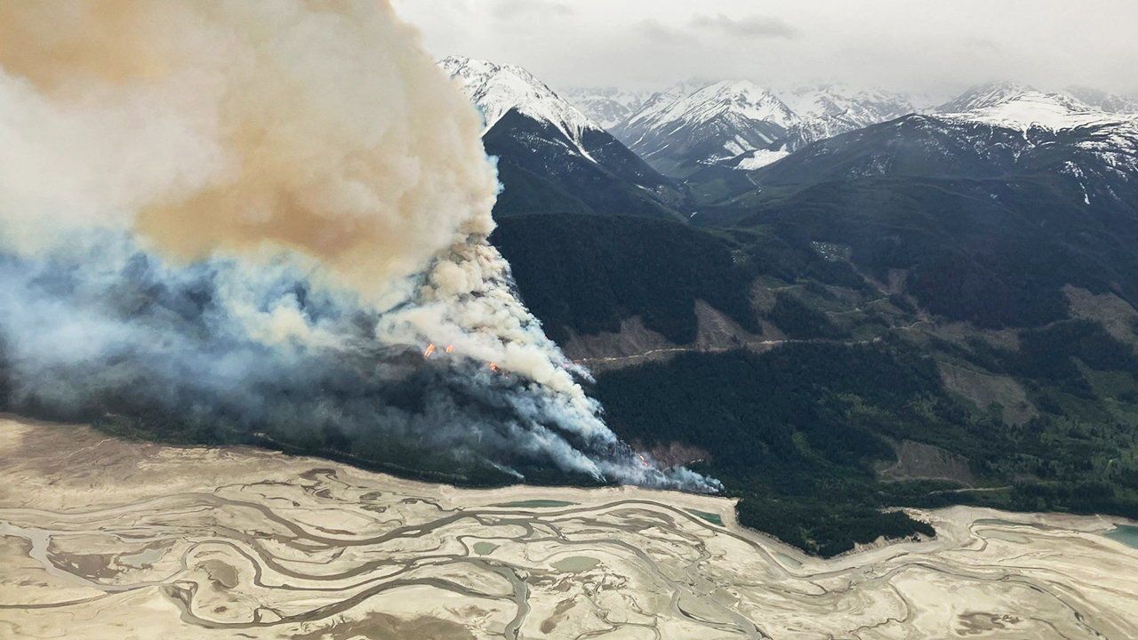 Smoke columns from the Truax Creek wildfire, Ontario, on May 12, 2024.