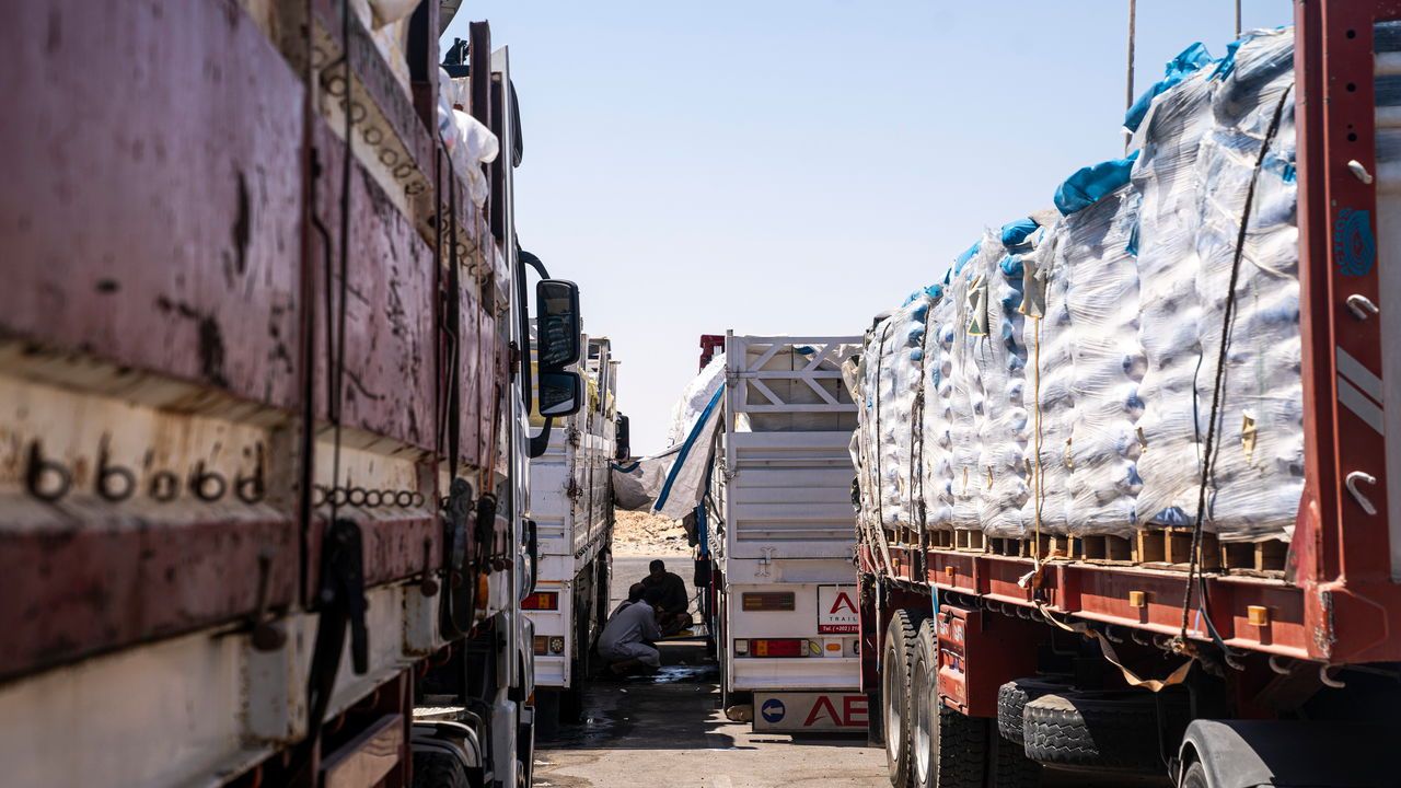 Aid trucks bound for Gaza wait In Al-Arish due to the closed crossing